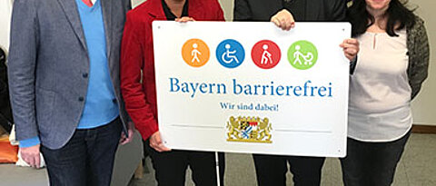 Together for inclusion and accessibility: Professor Reinhard Lelgemann, Irmgard Badura, university president Alfred Forchel and Sandra Mölter (from left).