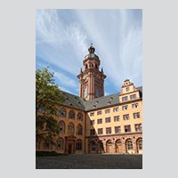 Turm der Neubaukirche und Alte Universität. Foto: Robert Emmerich August 2008