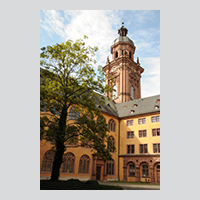 Innenhof der Alten Universität Würzburg mit Turm der Neubaukirche. Foto: Robert Emmerich