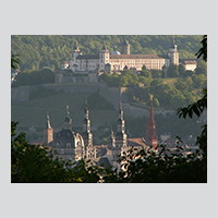 Blick vom Würzburger Stein auf Festung, Marienkappelle und Stift Haug. Foto: Robert Emmerich, Mai 2011