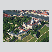 Die Festung Marienberg und ihre gewaltigen Befestigungsanlagen 2009. Foto: Heike Hahner. Alle Rechte bei der Universität, Namensnennung der Fotografin obligatorisch.