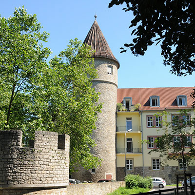 [Translate to Englisch:] Finanzabteilung am Zwinger 32 mit historischen Turm 